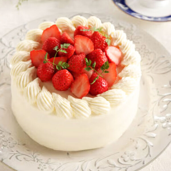 Strawberry Crème Fantasy Cake